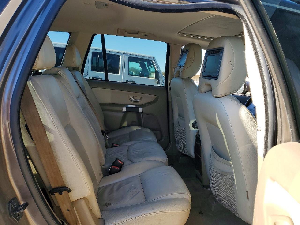 2011 VOLVO XC90