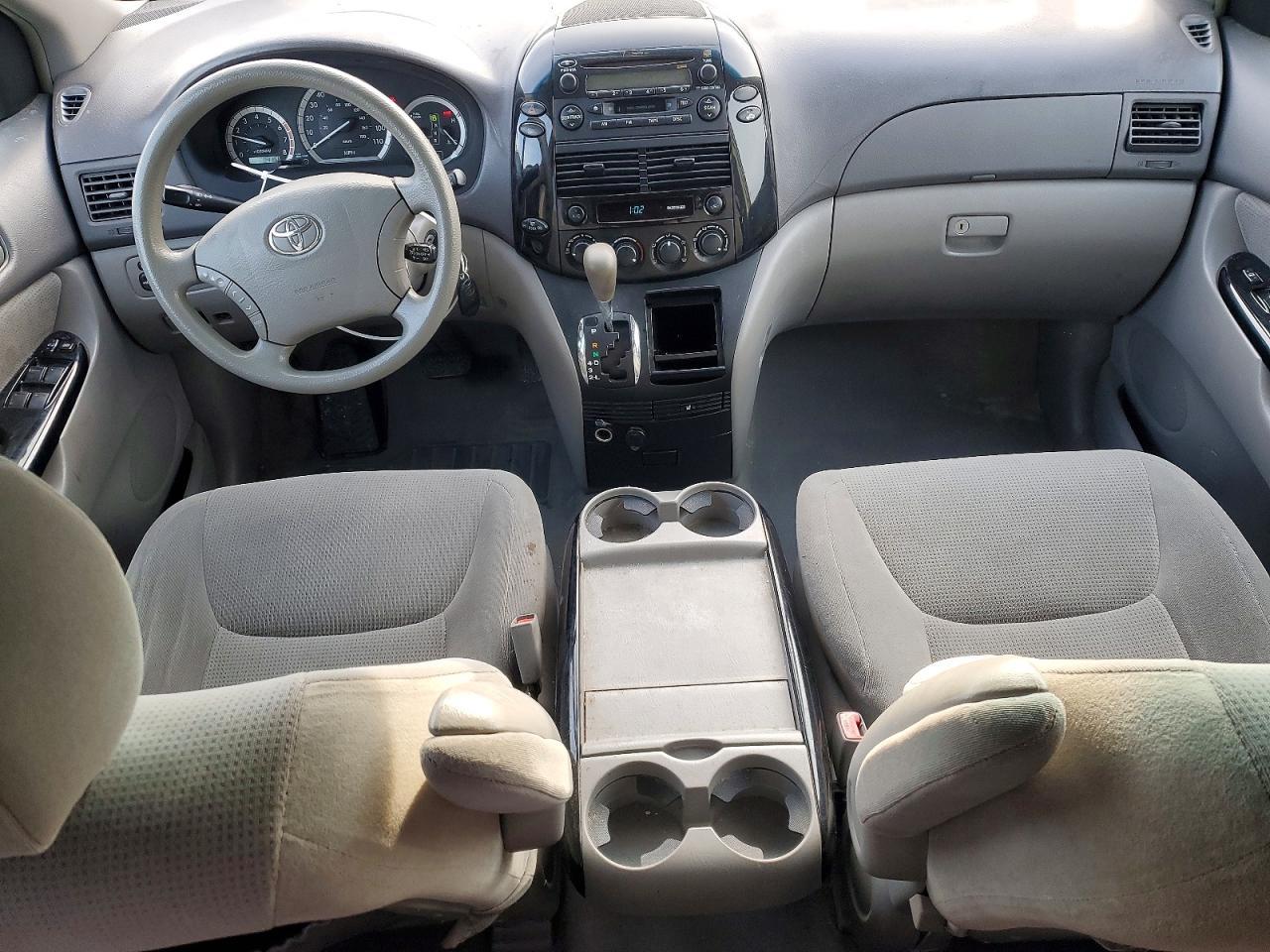 2004 TOYOTA SIENNA