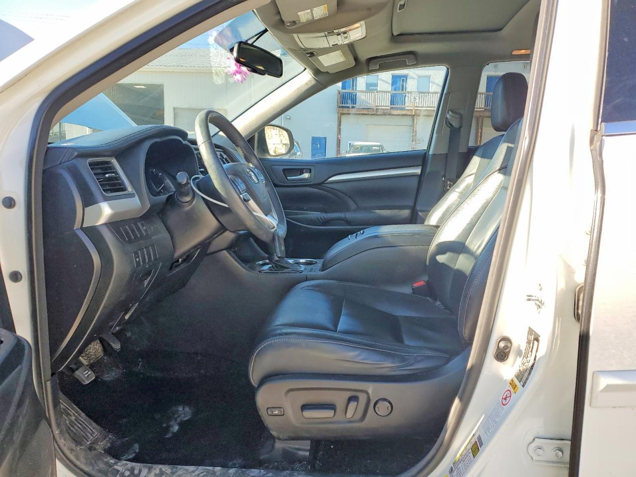 2016 TOYOTA HIGHLANDER