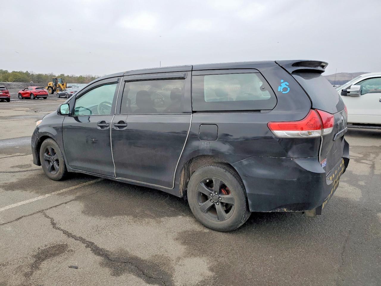 2014 TOYOTA SIENNA