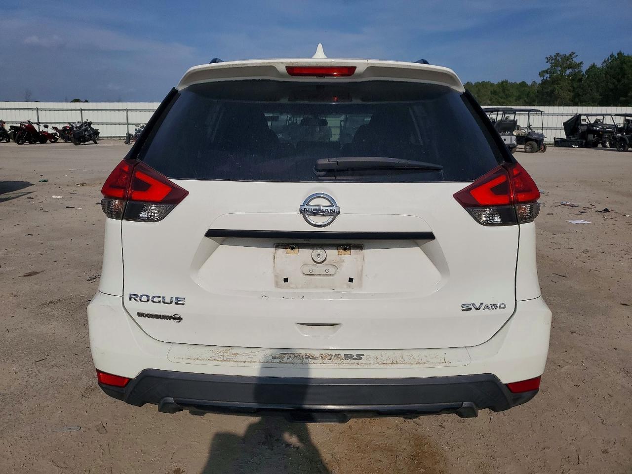 2017 NISSAN ROGUE