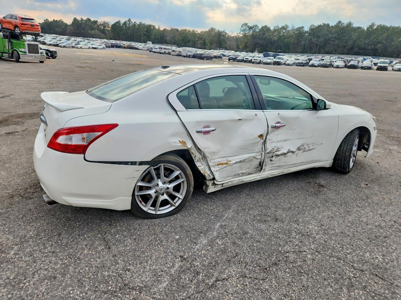 2010 NISSAN Maxima