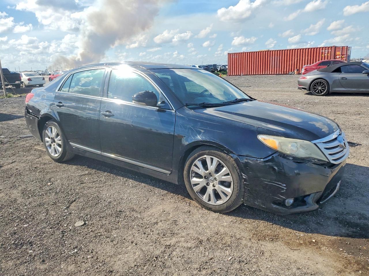 2011 TOYOTA Avalon