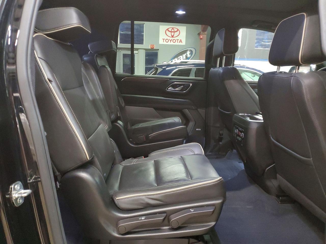 2023 CHEVROLET Suburban
