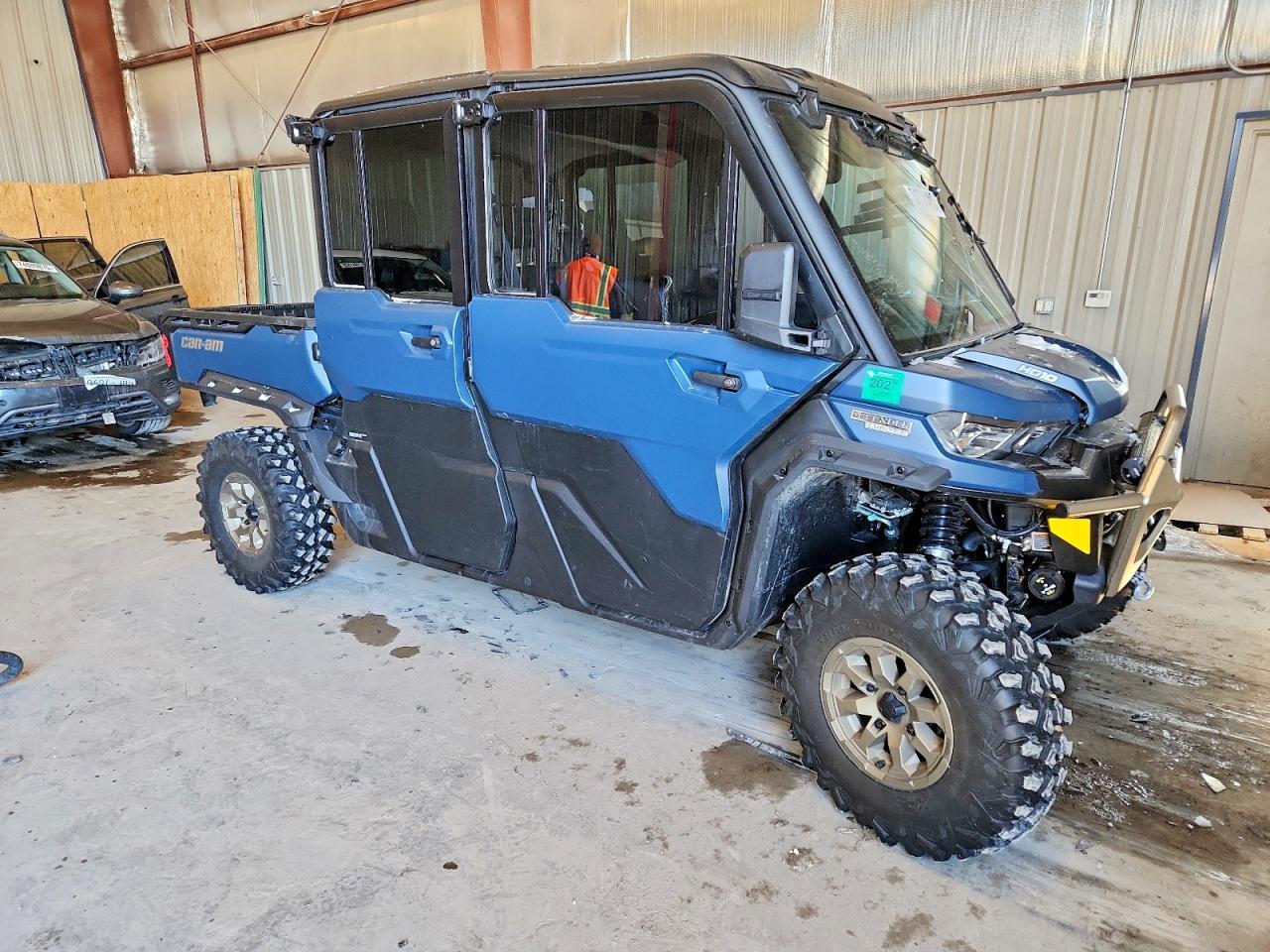2025 CAN-AM Defender