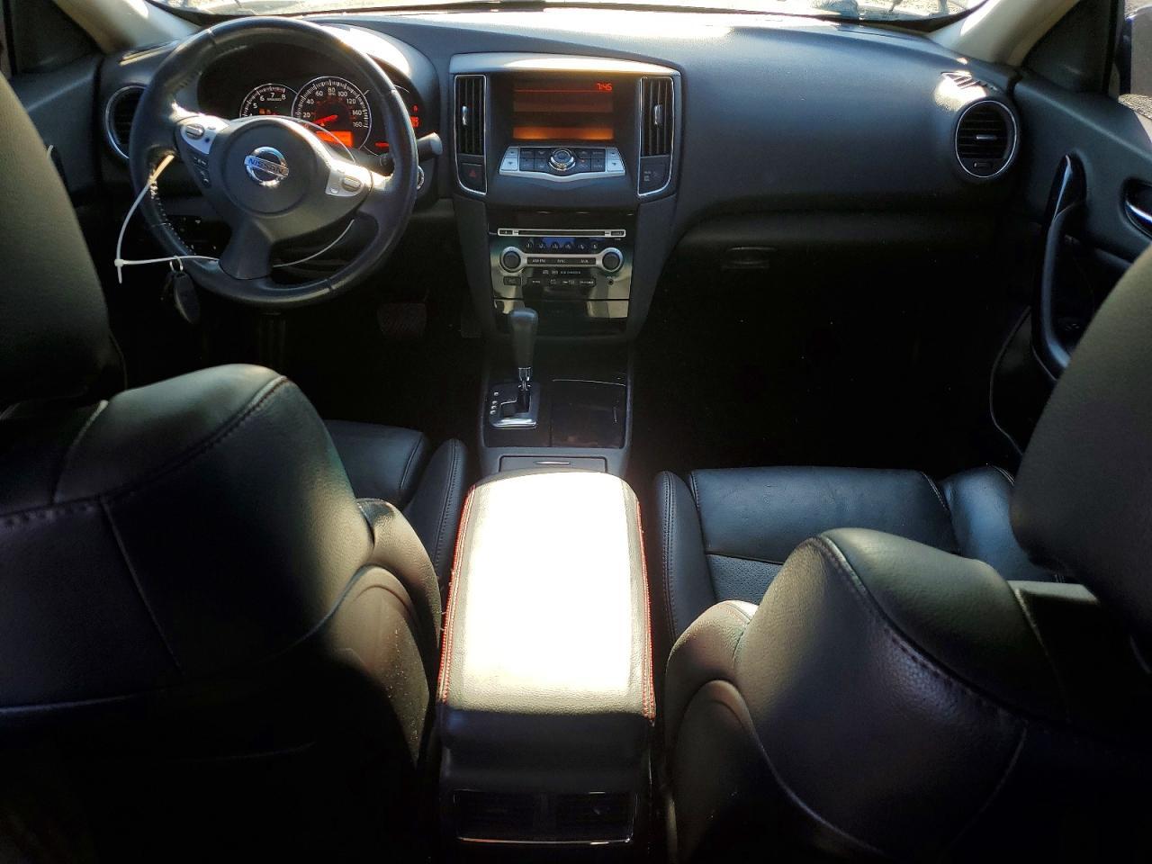2010 NISSAN Maxima