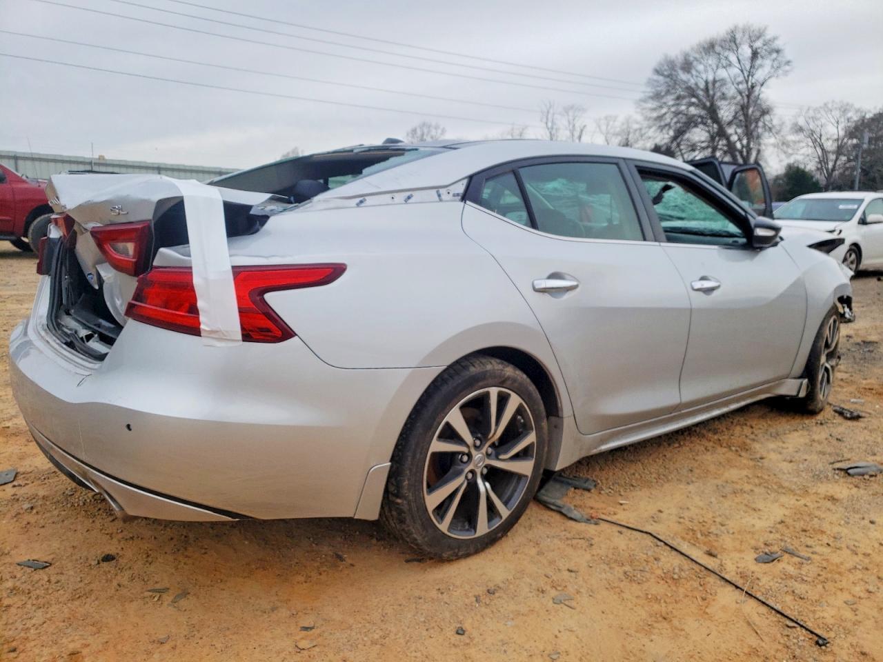 2017 NISSAN Maxima