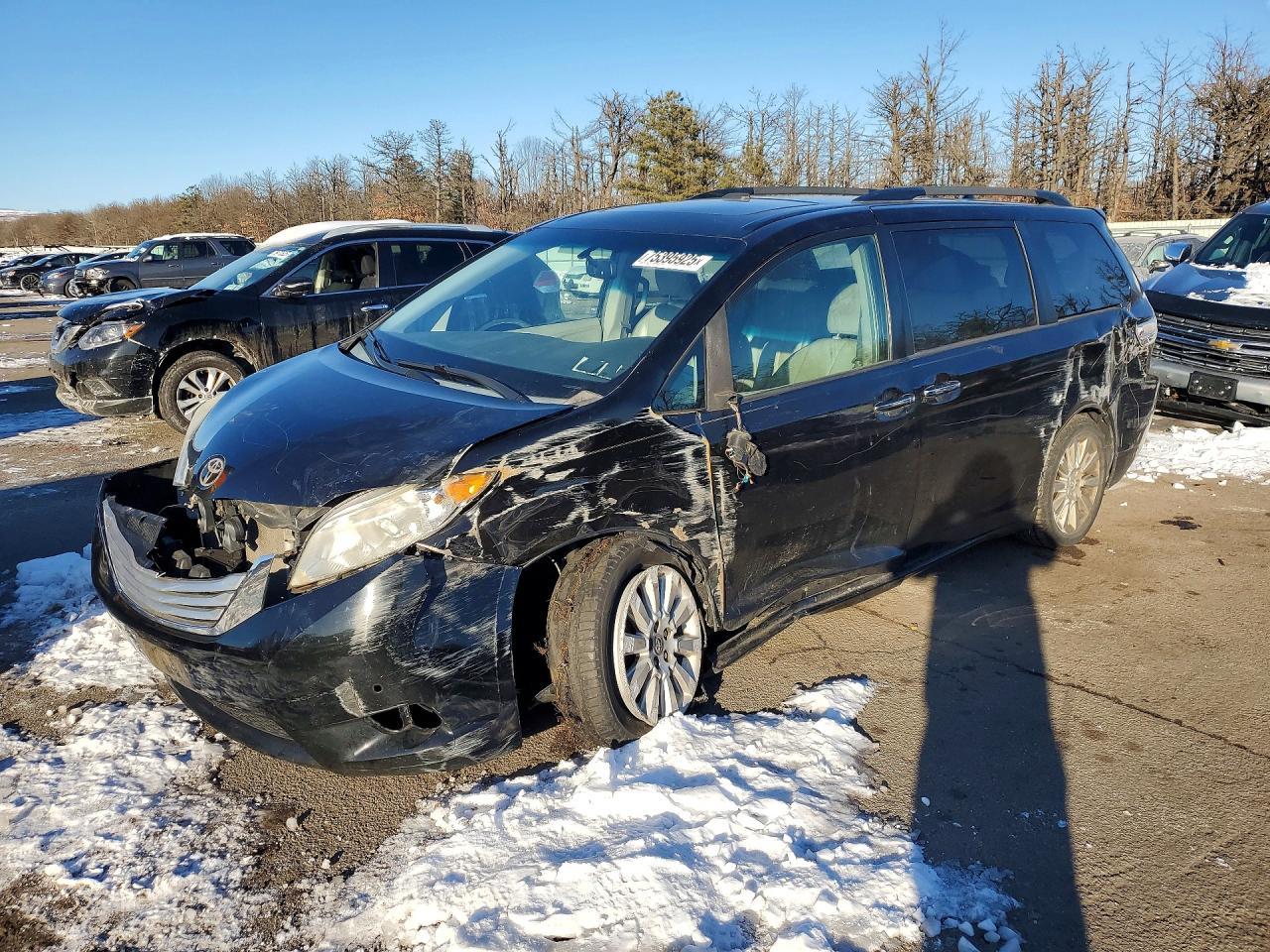 2014 TOYOTA SIENNA