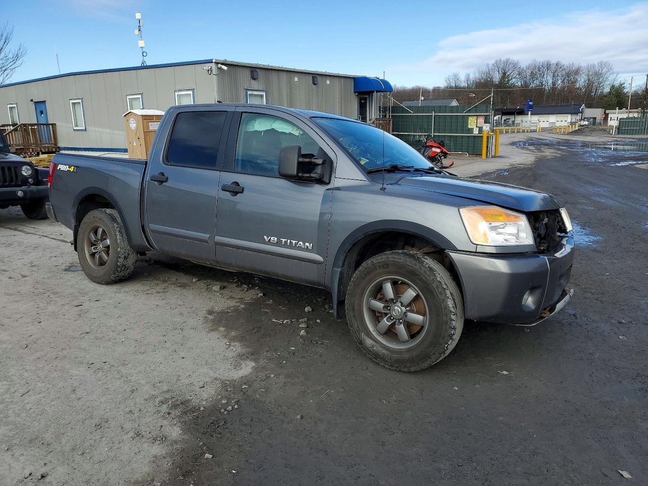 2014 NISSAN Titan