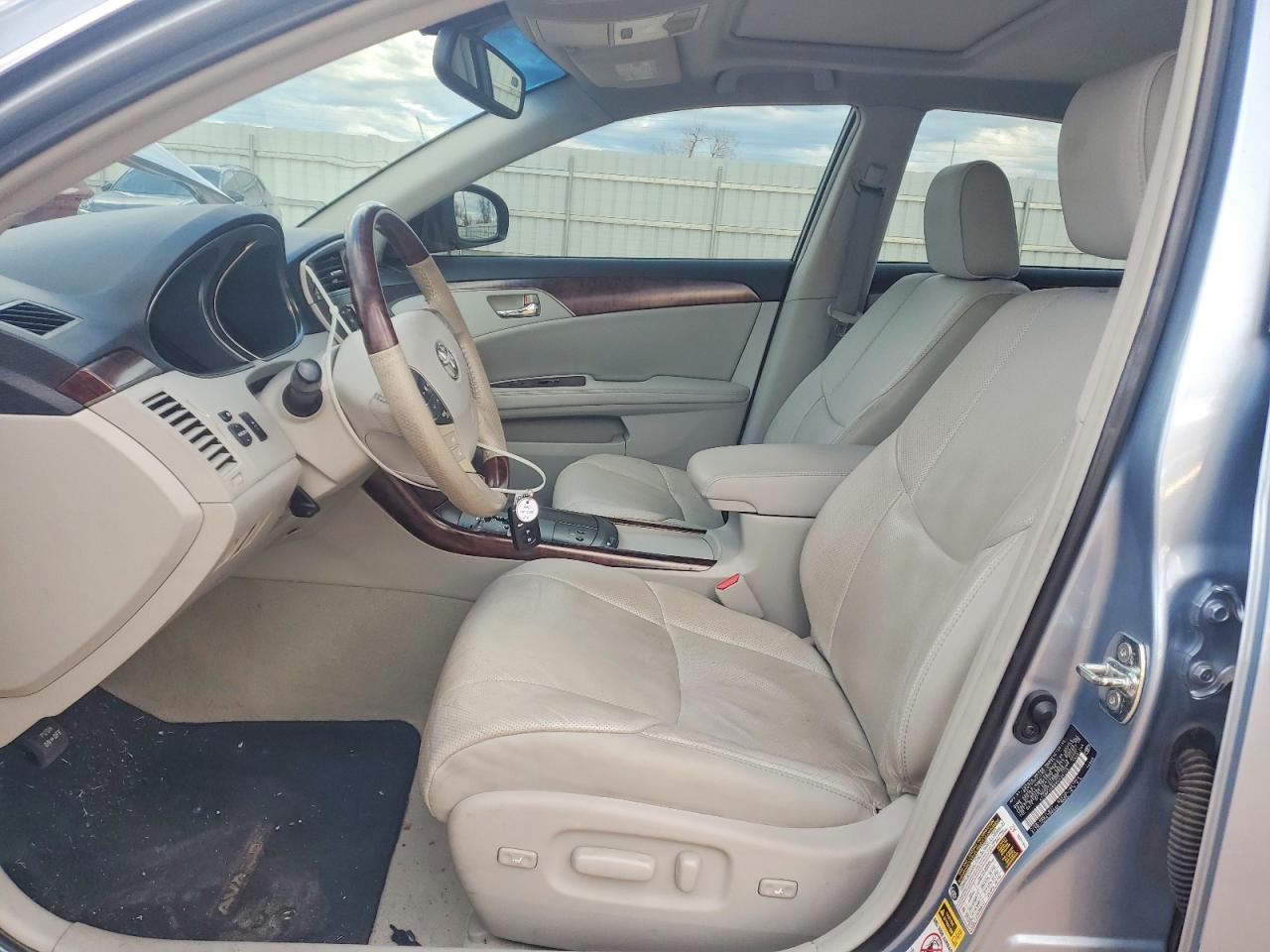 2011 TOYOTA Avalon