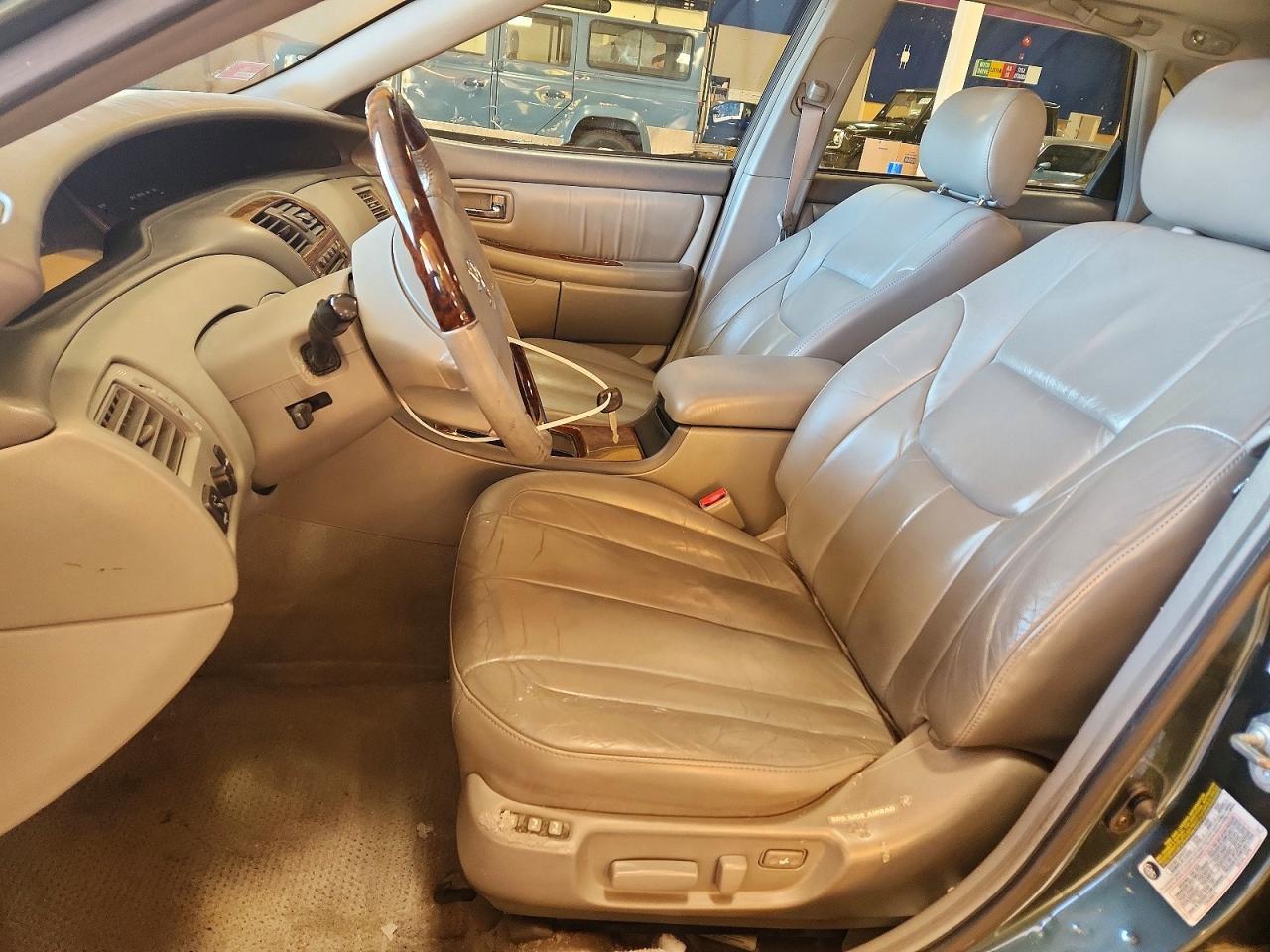 2004 TOYOTA Avalon