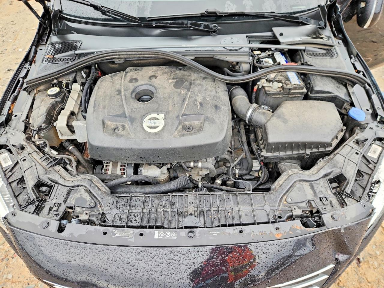 2015 VOLVO V60