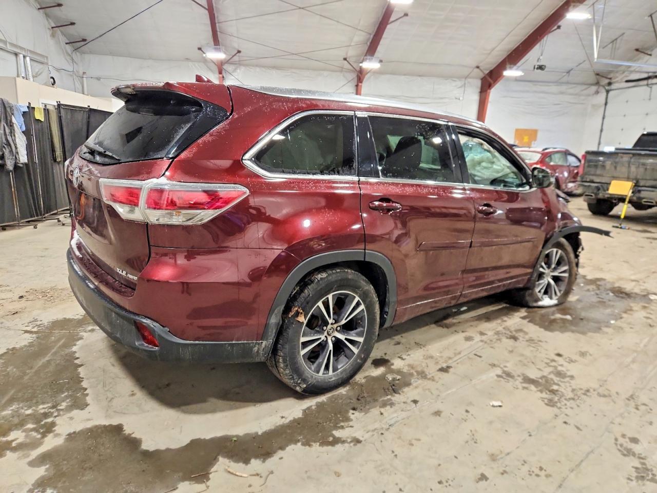 2016 TOYOTA HIGHLANDER