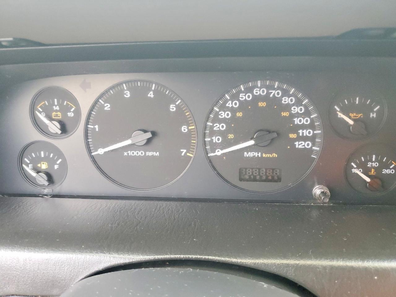 2002 JEEP Grand Cherokee