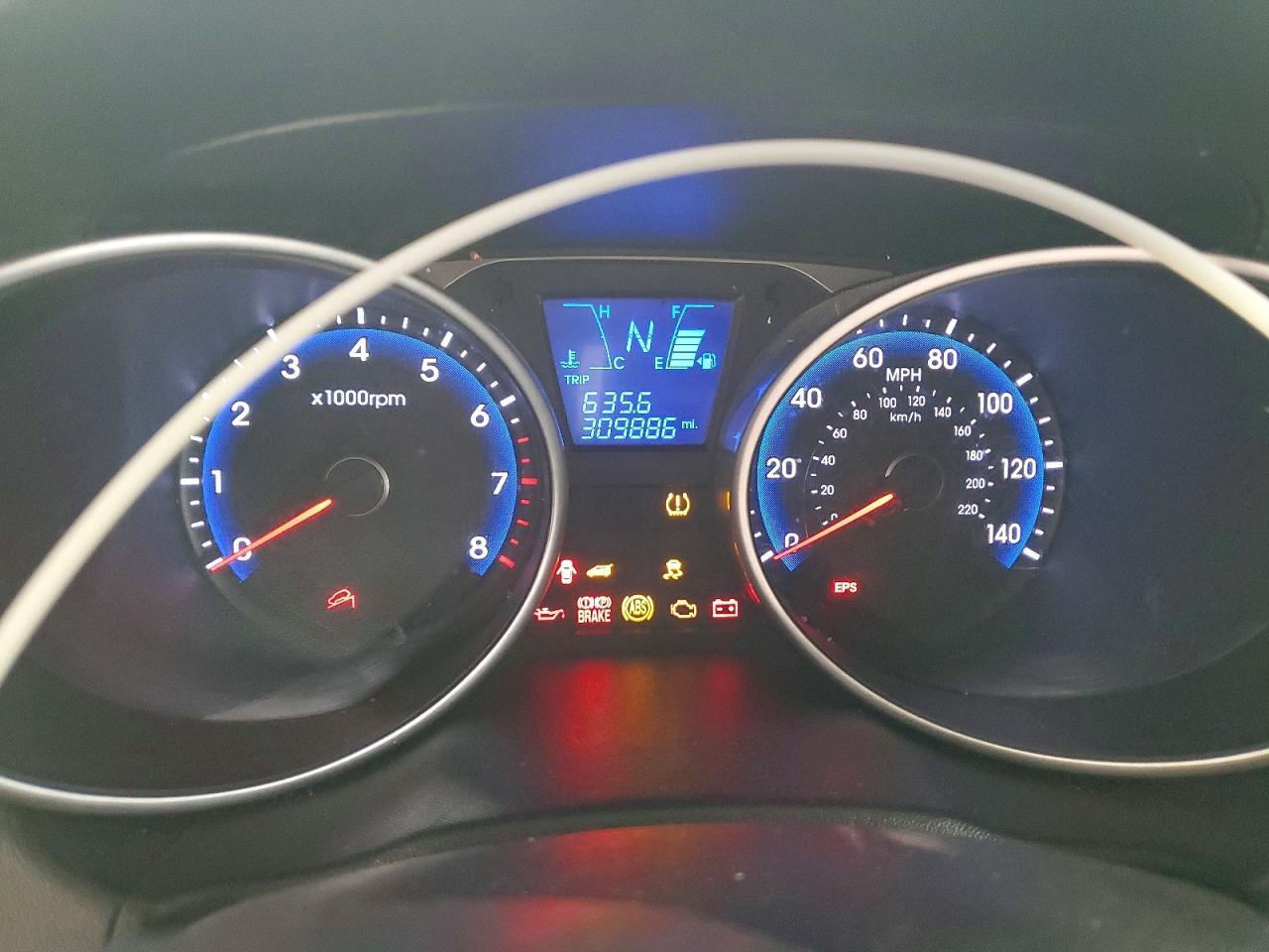 2011 HYUNDAI TUCSON