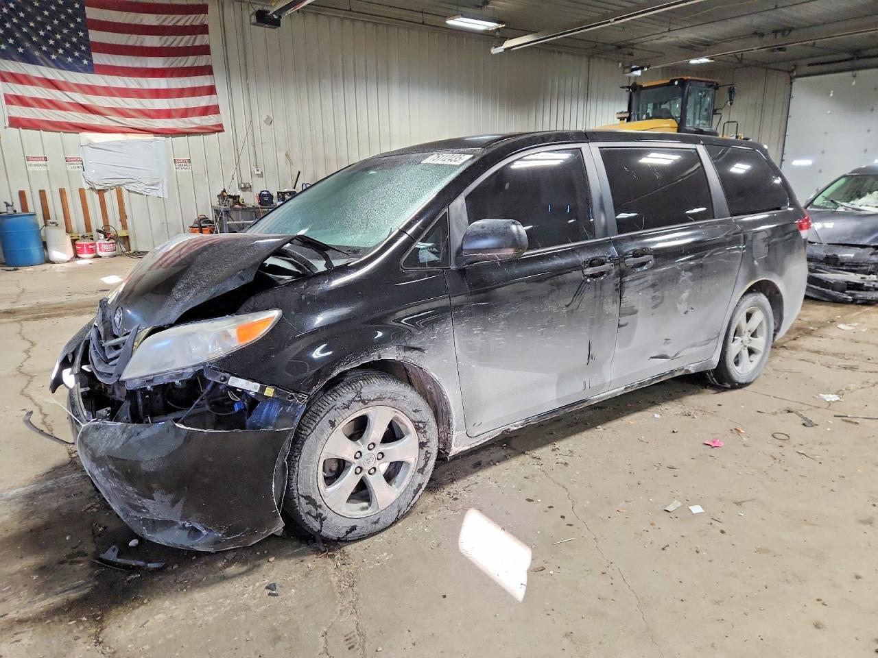 2014 TOYOTA SIENNA