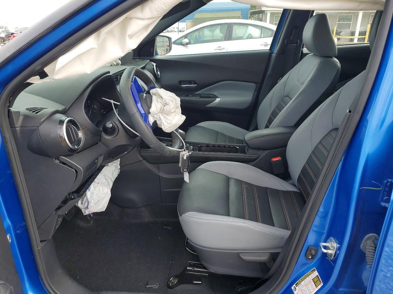 2023 NISSAN KICKS