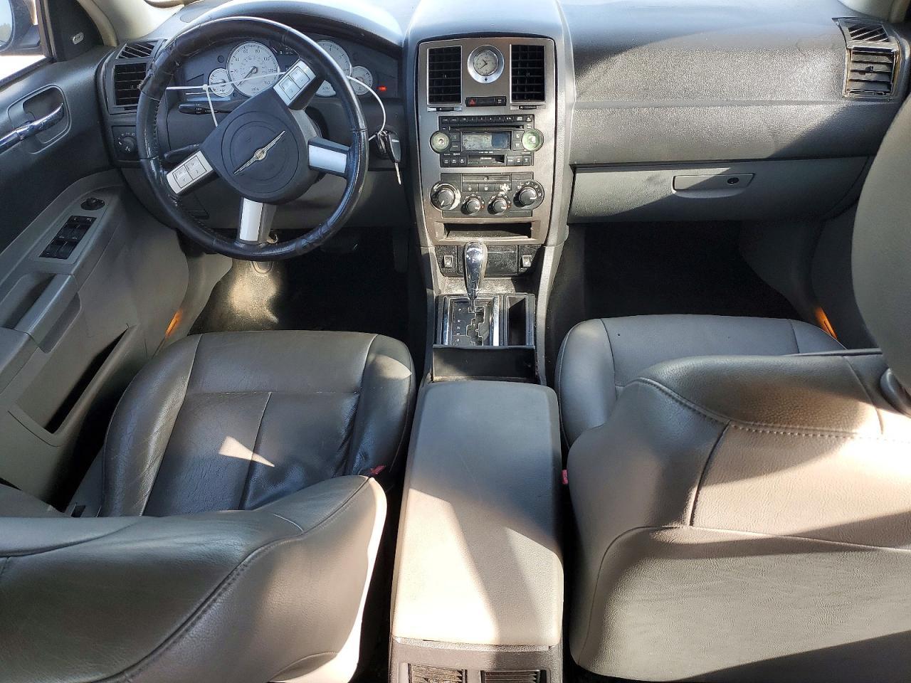 2005 CHRYSLER 300