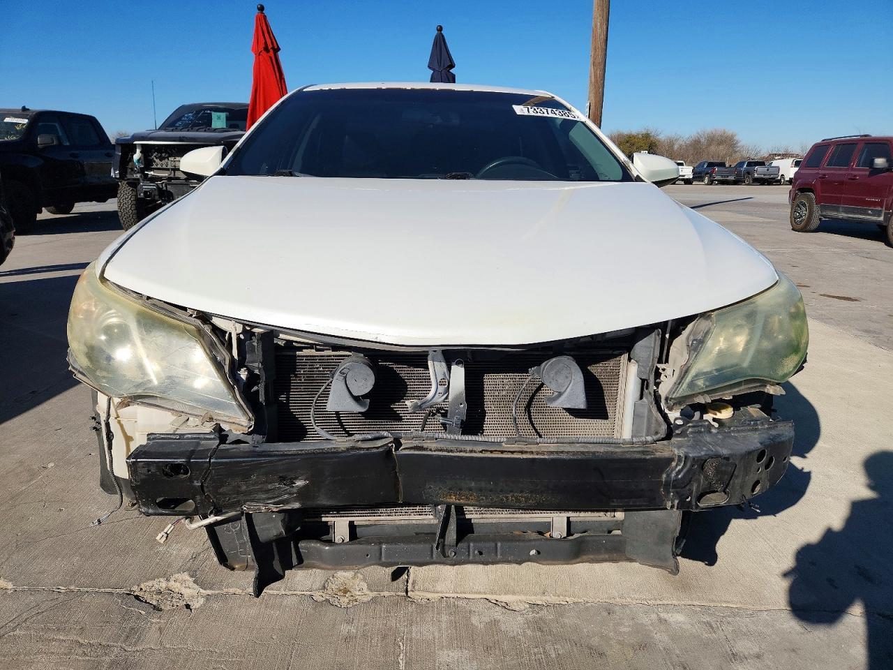 2014 TOYOTA CAMRY