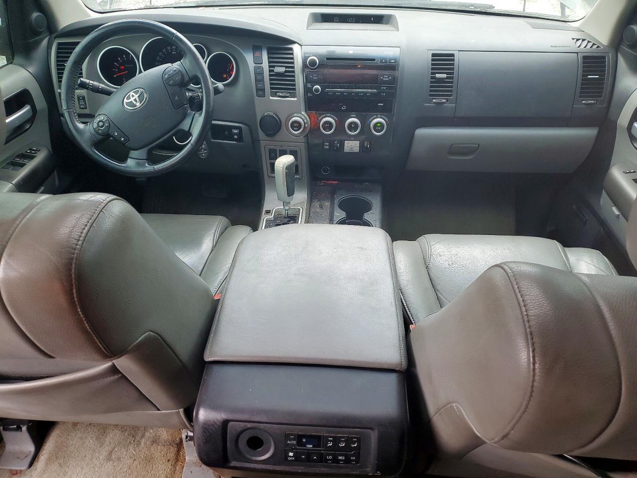 2011 TOYOTA Sequoia