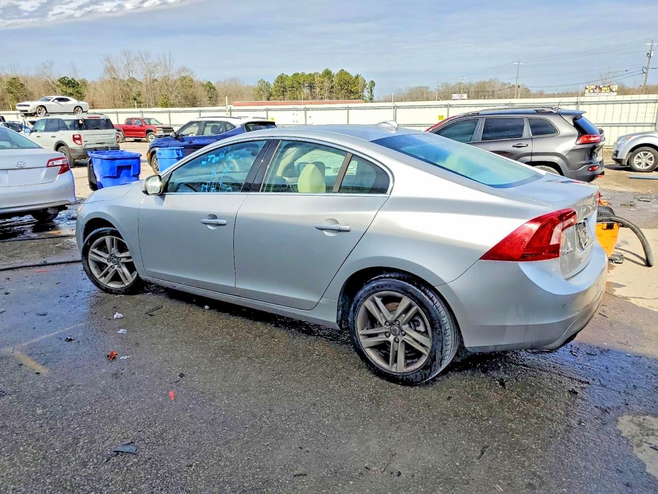 2014 VOLVO S60