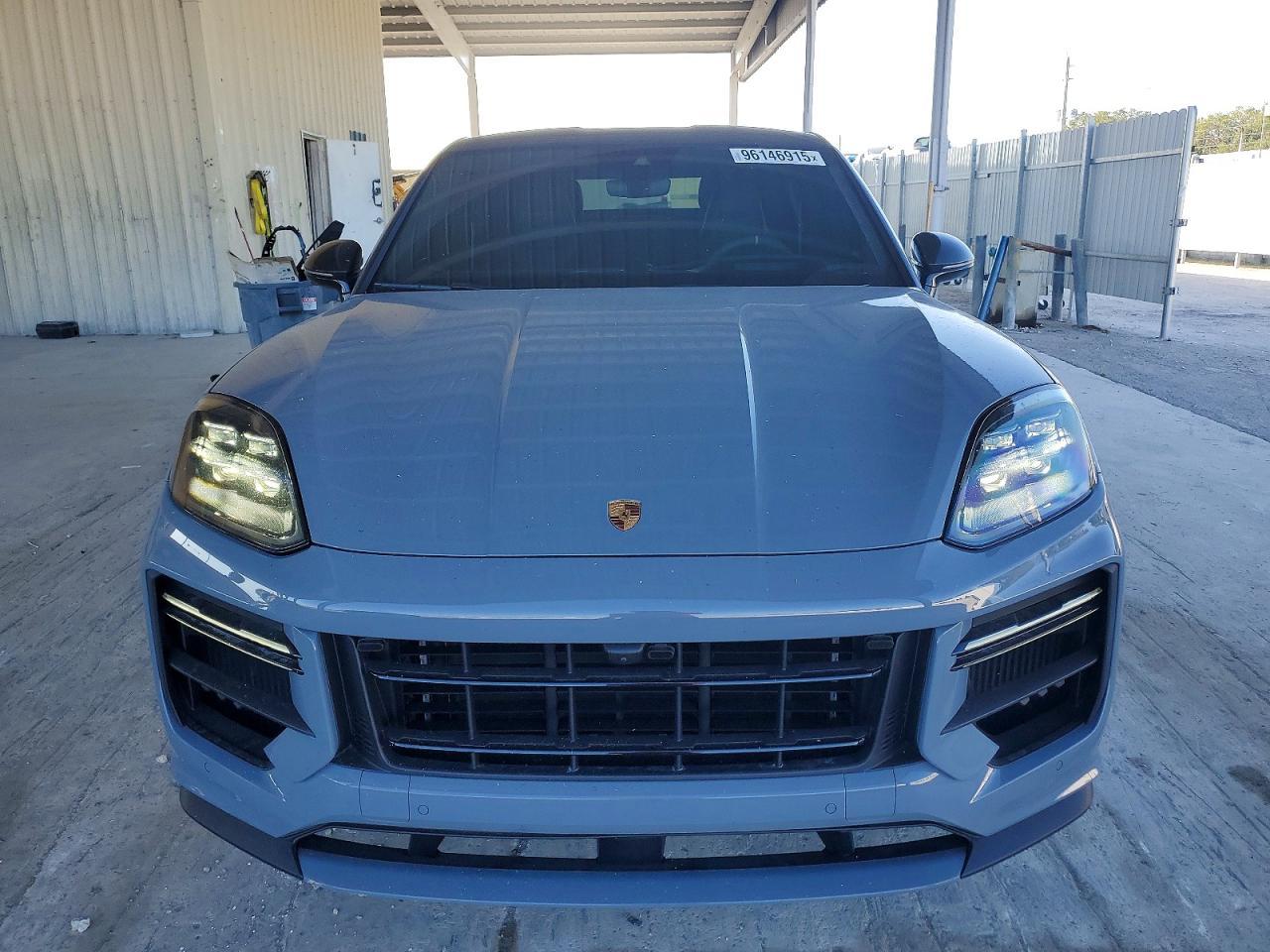 2025 PORSCHE CAYENNE