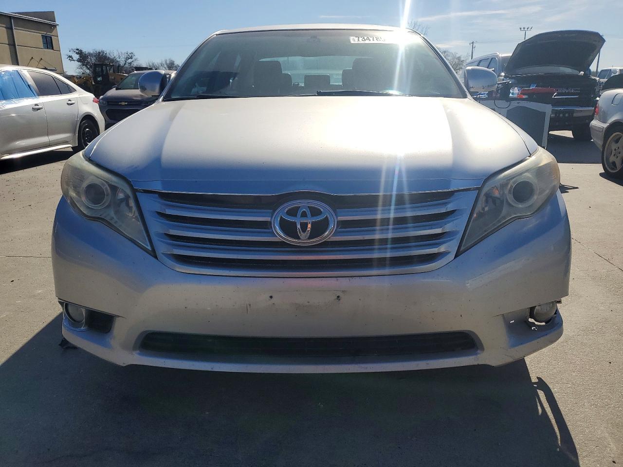 2012 TOYOTA Avalon