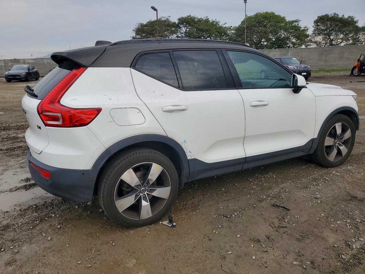 2019 VOLVO XC40