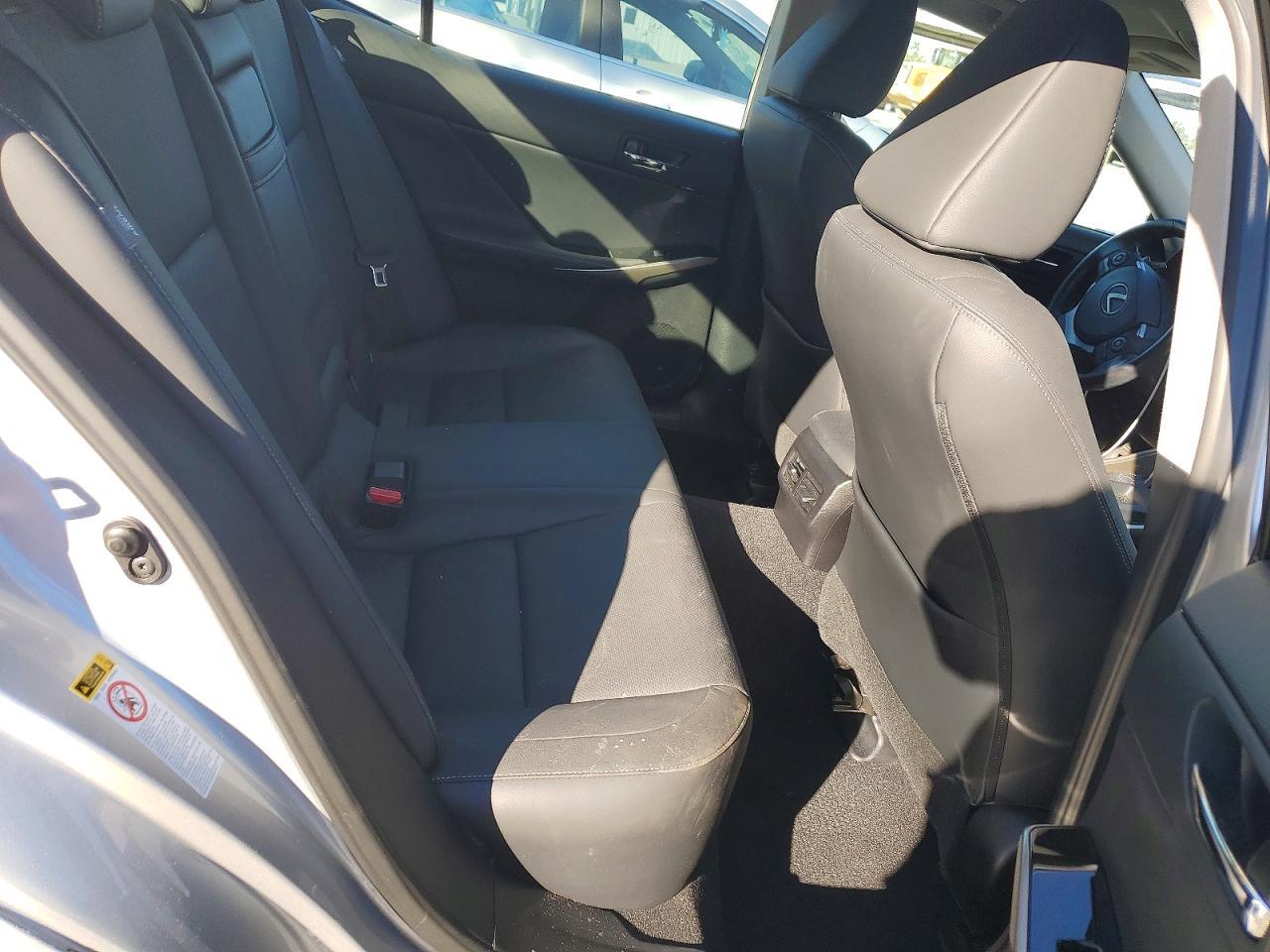 2016 LEXUS IS 200t