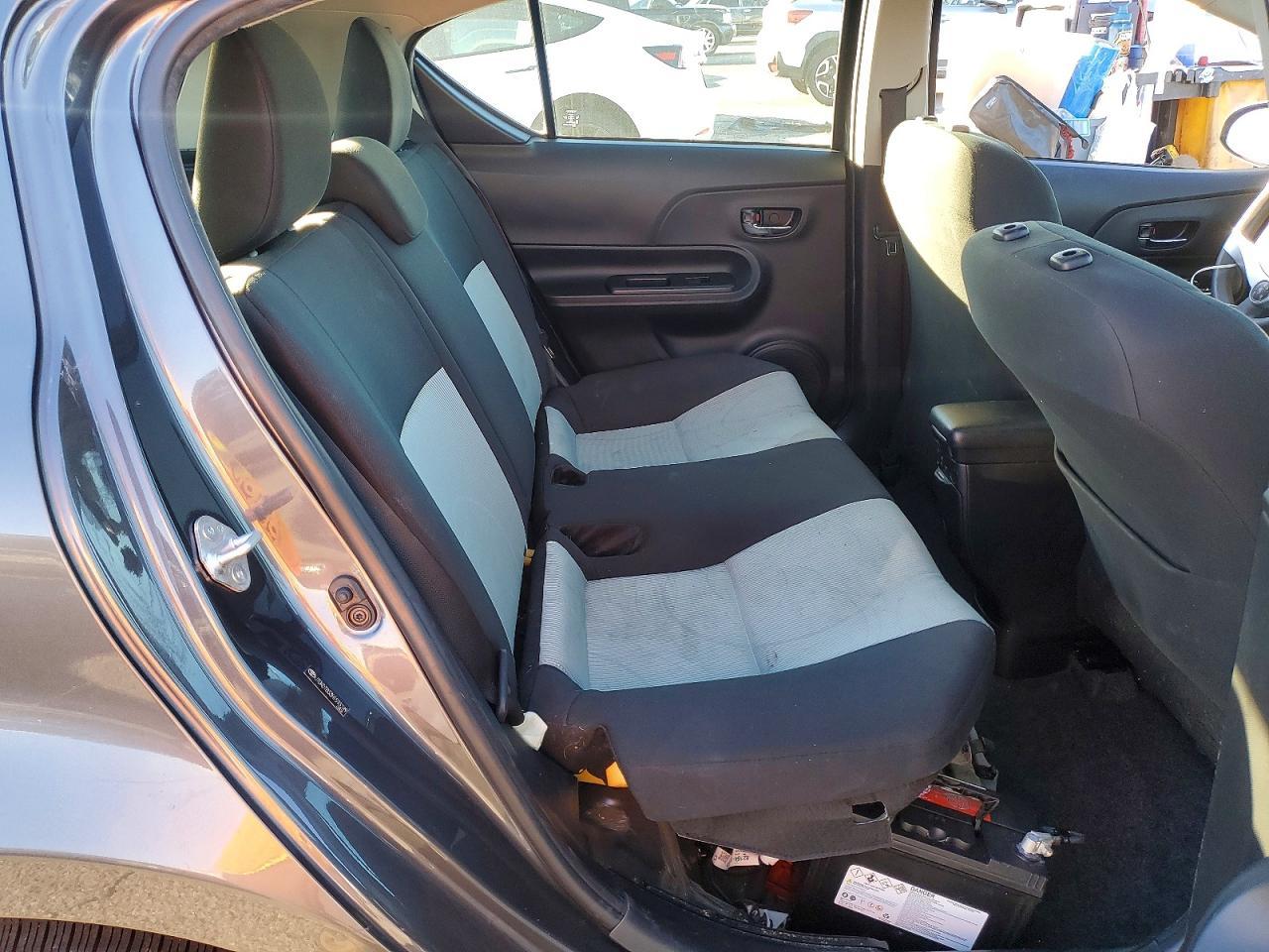 2017 TOYOTA Prius c
