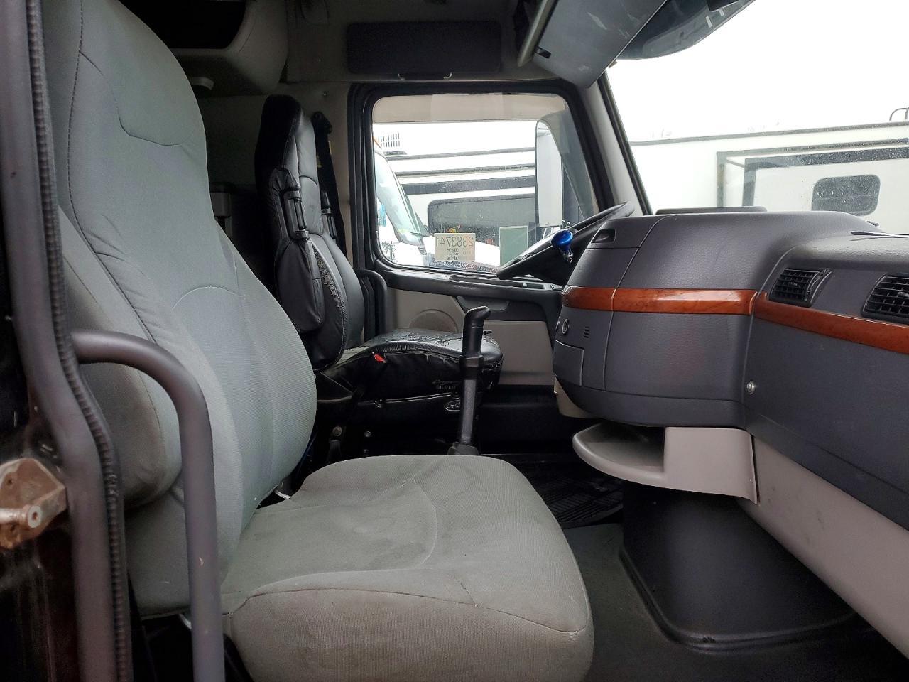 2006 VOLVO VNL