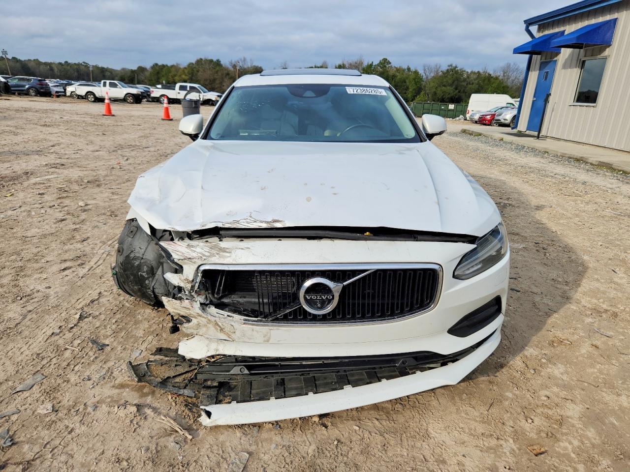 2018 VOLVO S90