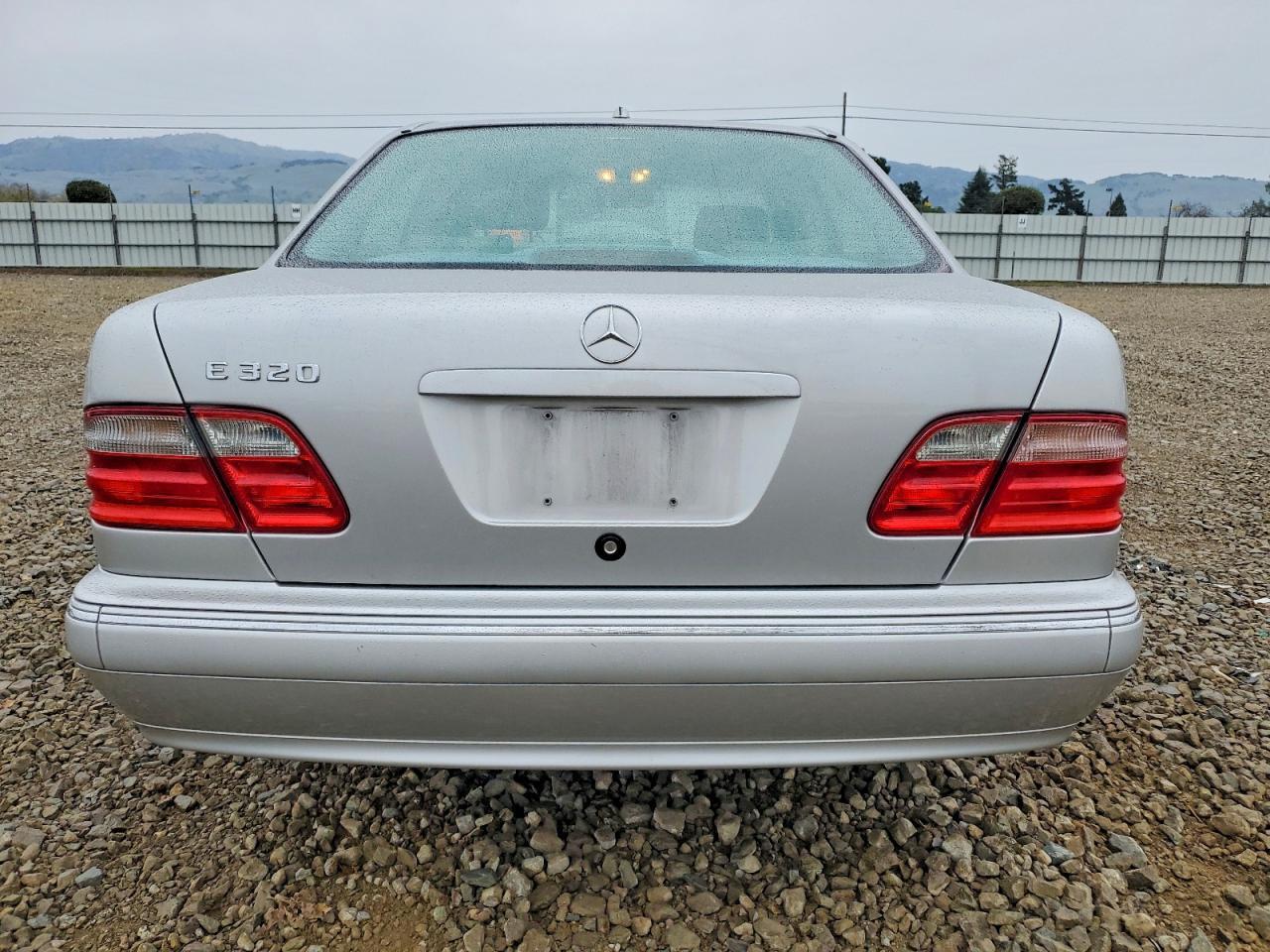 2001 MERCEDES-BENZ E-Class