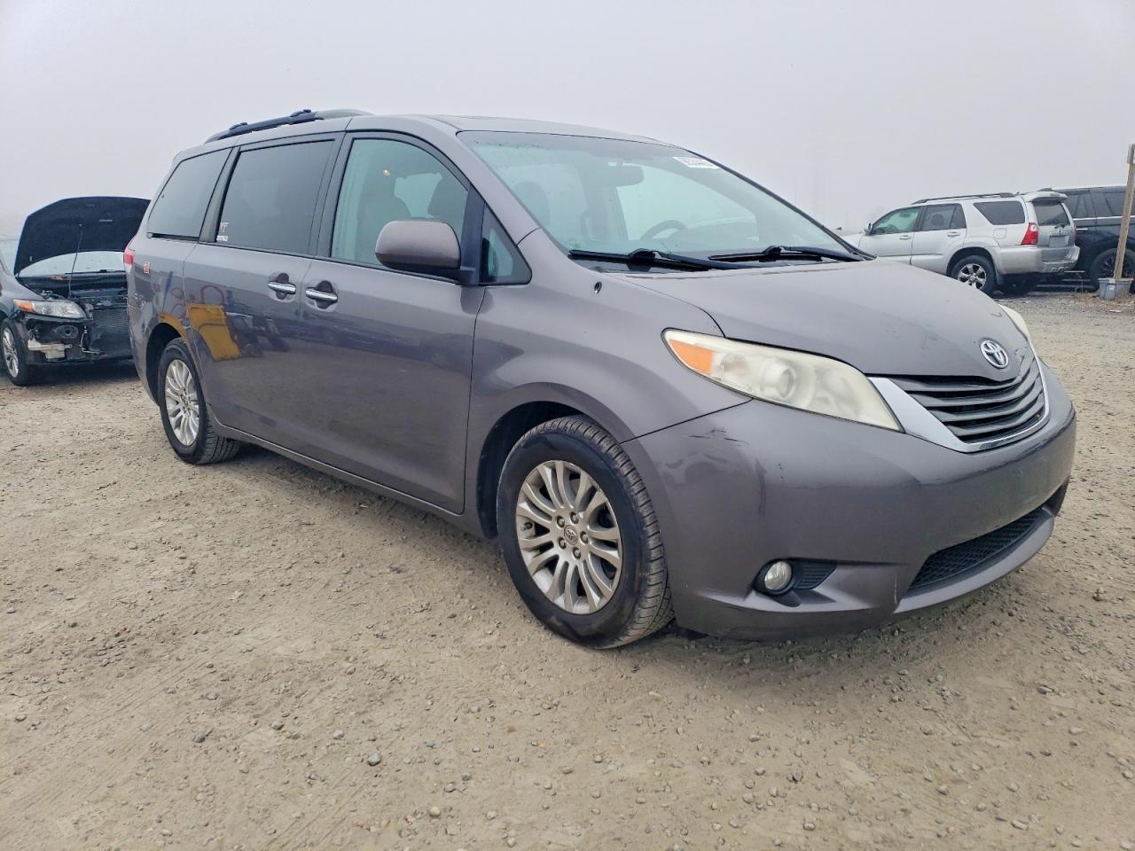 2014 TOYOTA SIENNA