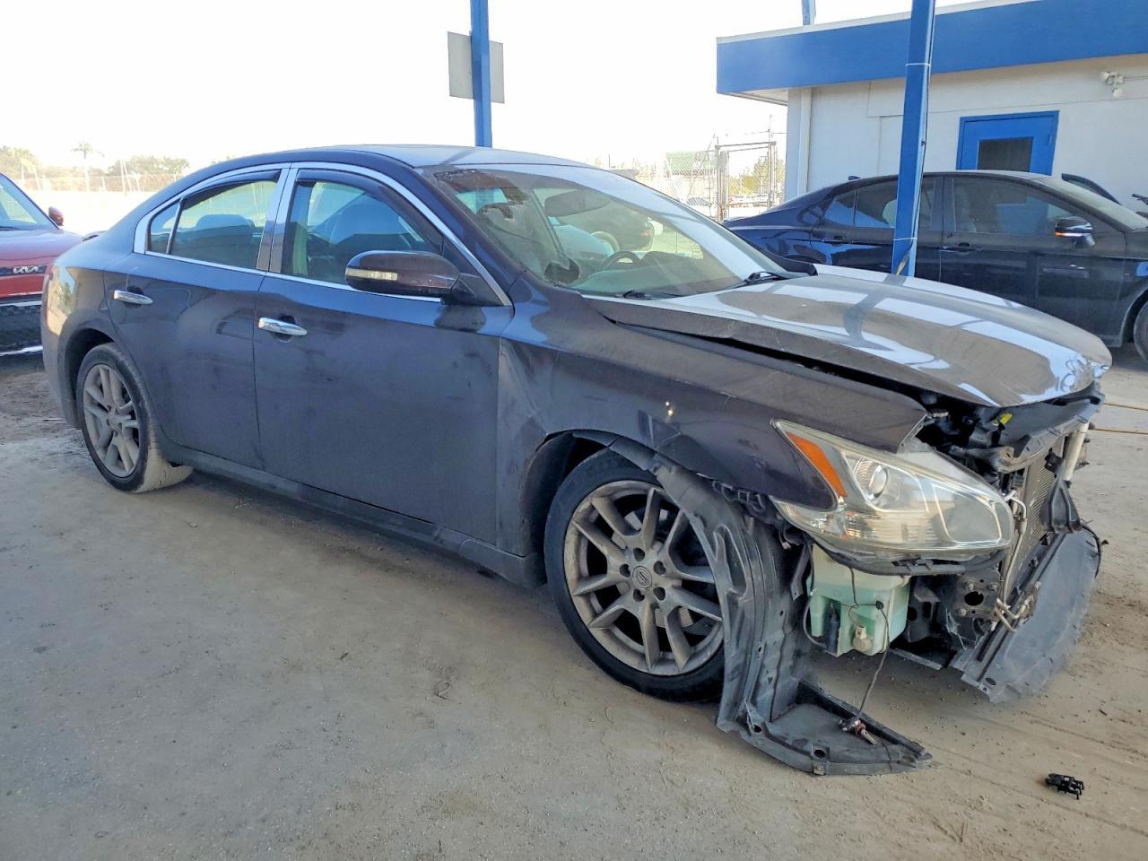 2010 NISSAN Maxima