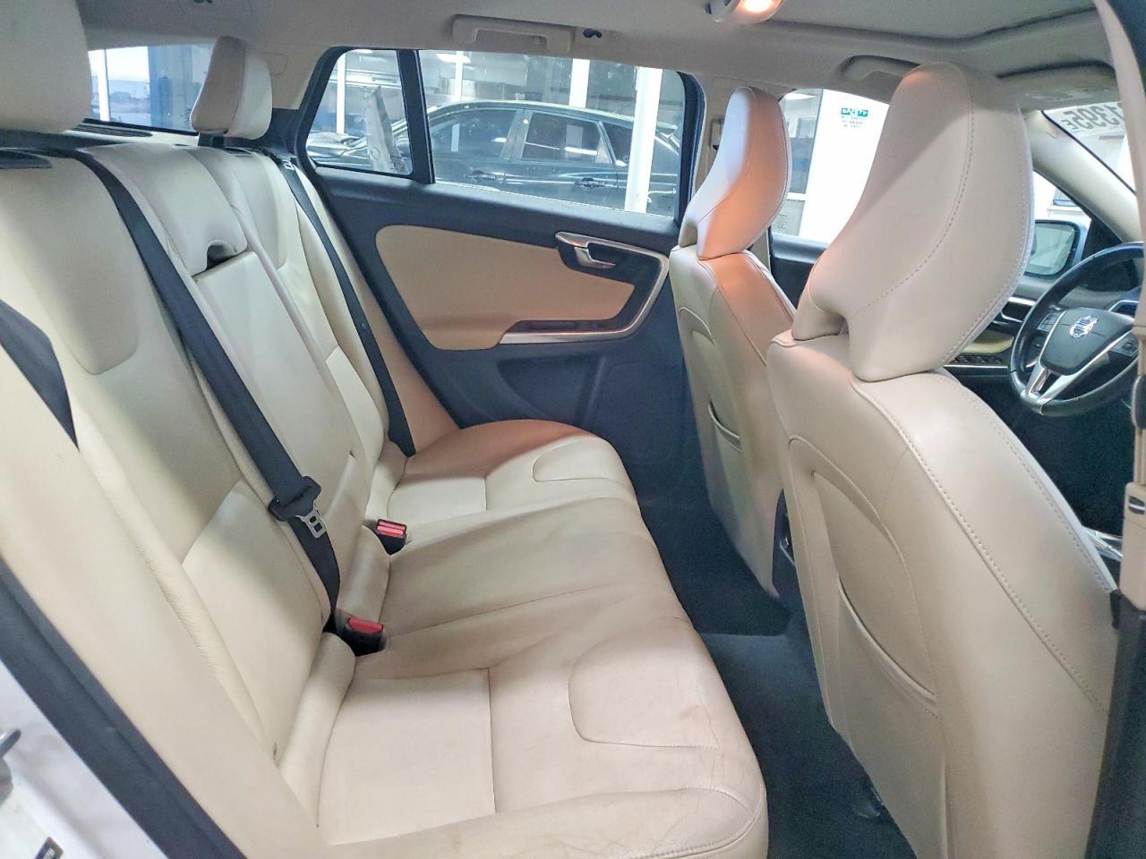 2017 VOLVO V60