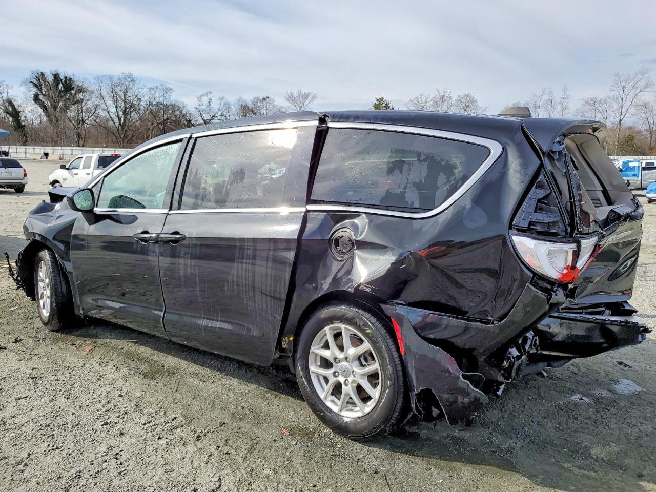 2023 CHRYSLER Voyager