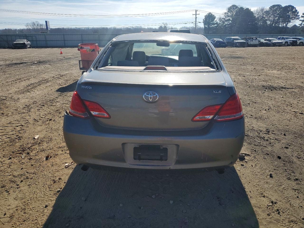 2005 TOYOTA Avalon