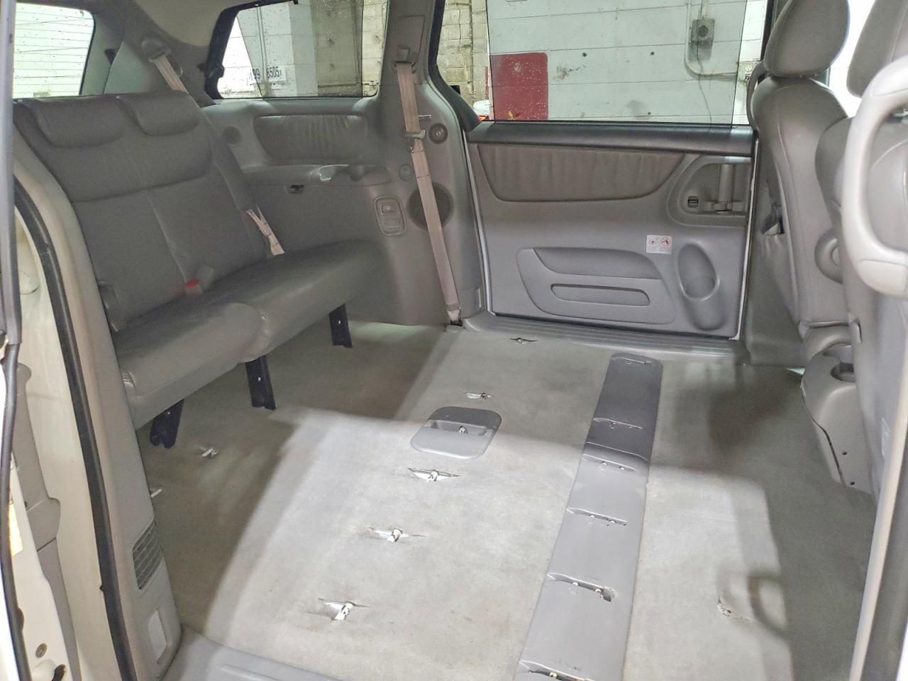 2004 TOYOTA SIENNA