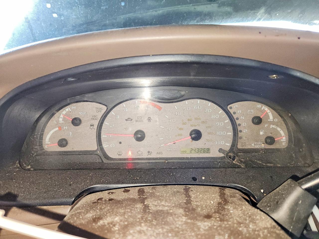 2001 TOYOTA Sequoia