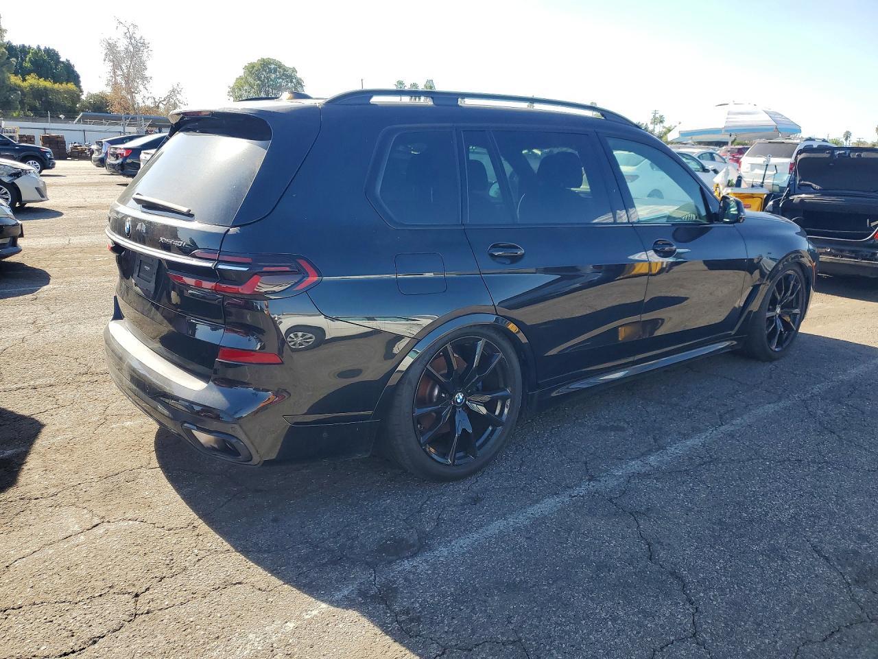 2023 BMW X7