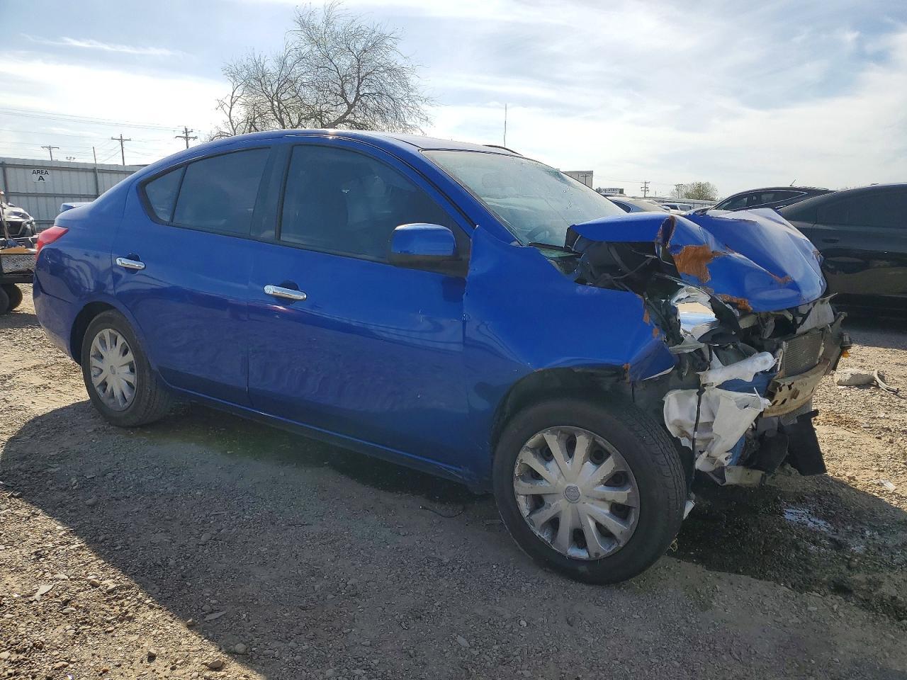 2014 NISSAN VERSA