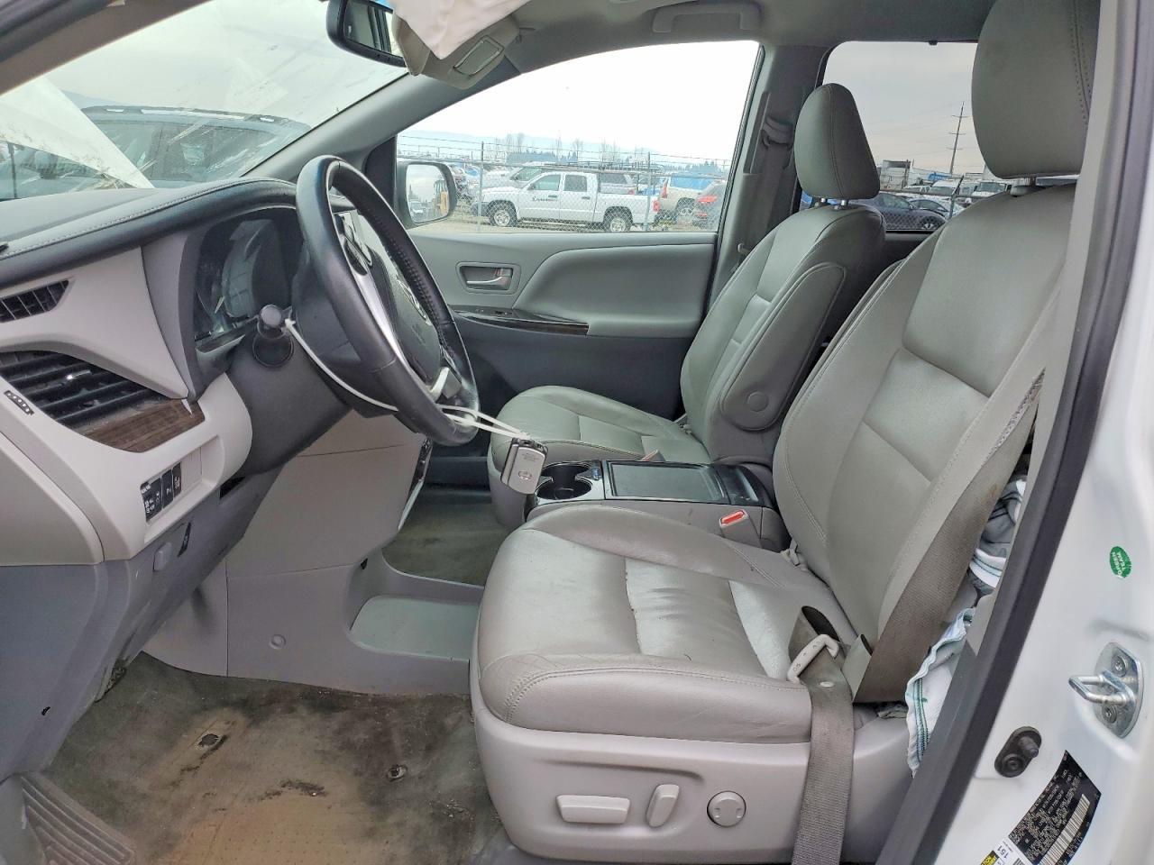 2017 TOYOTA SIENNA