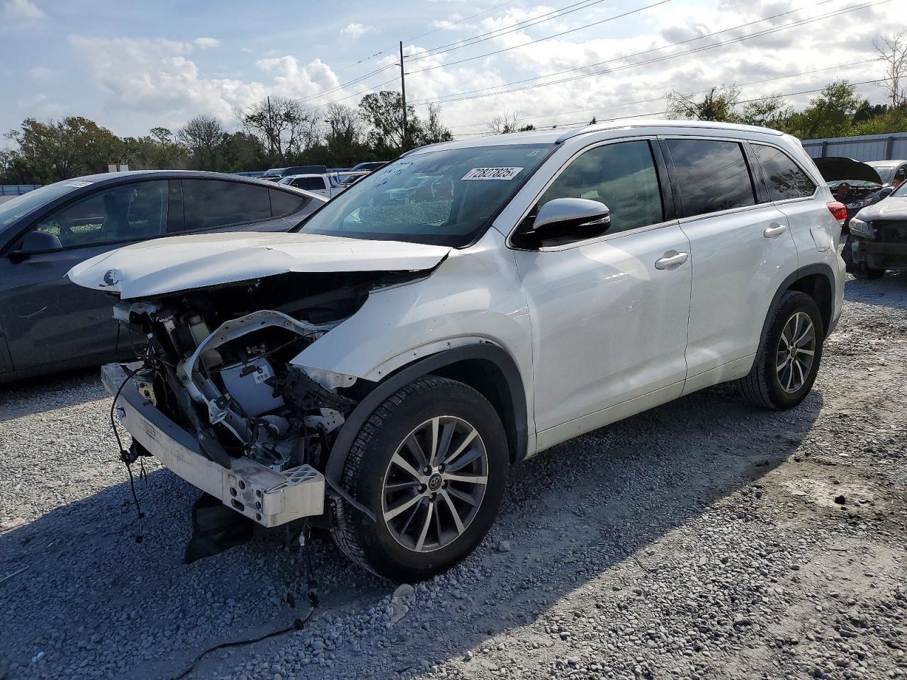 2017 TOYOTA HIGHLANDER