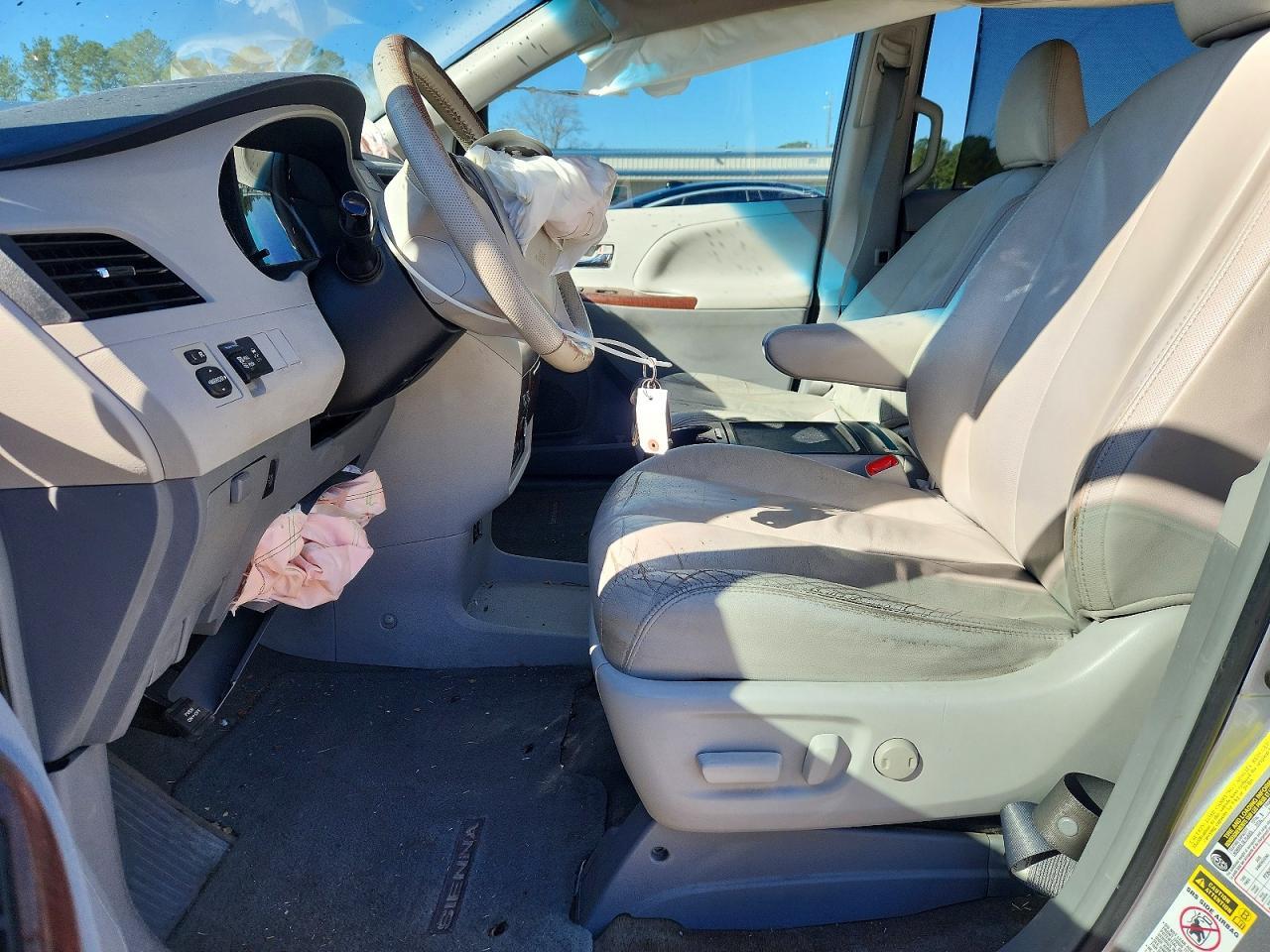 2012 TOYOTA SIENNA