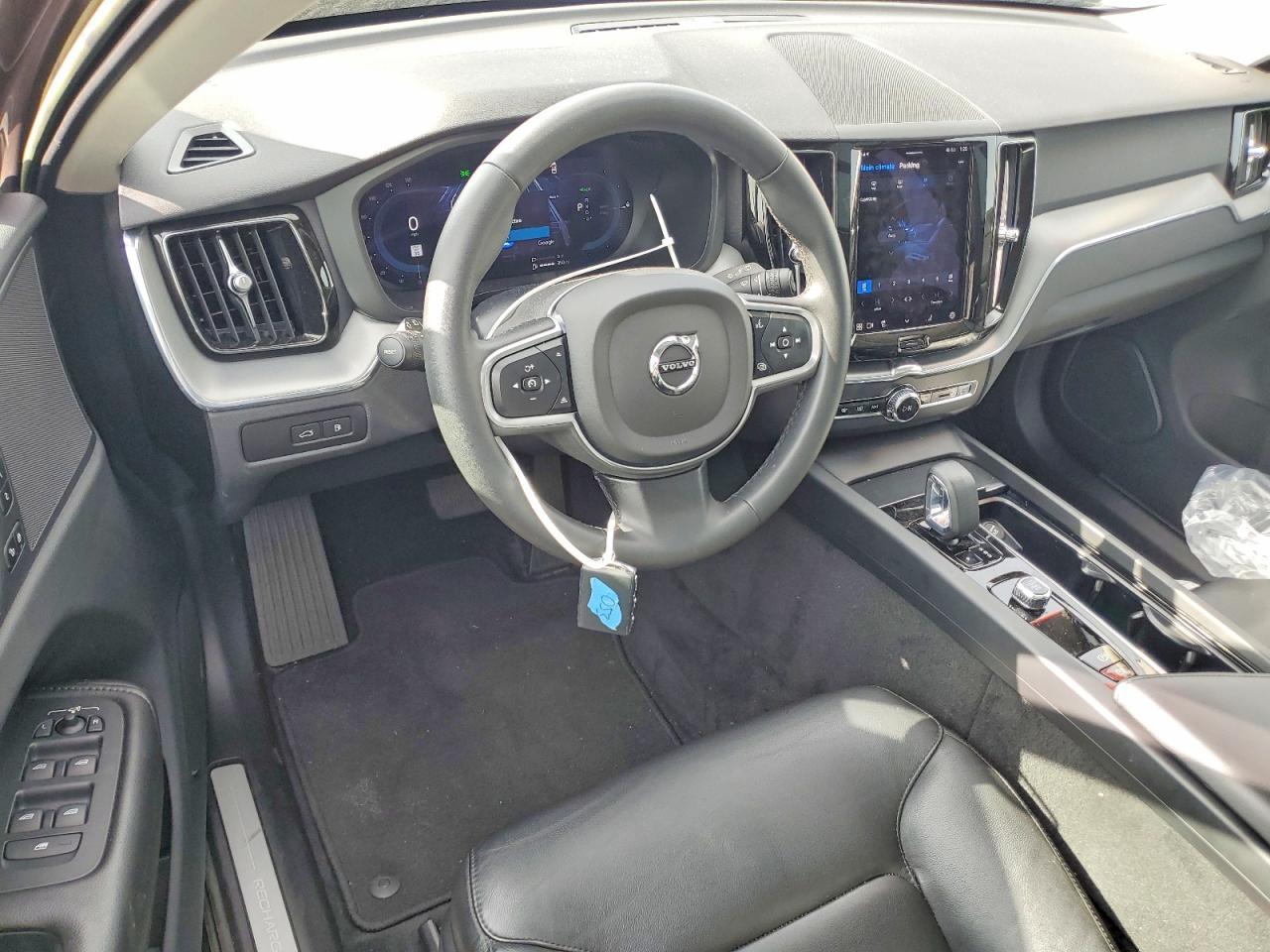 2023 VOLVO XC60