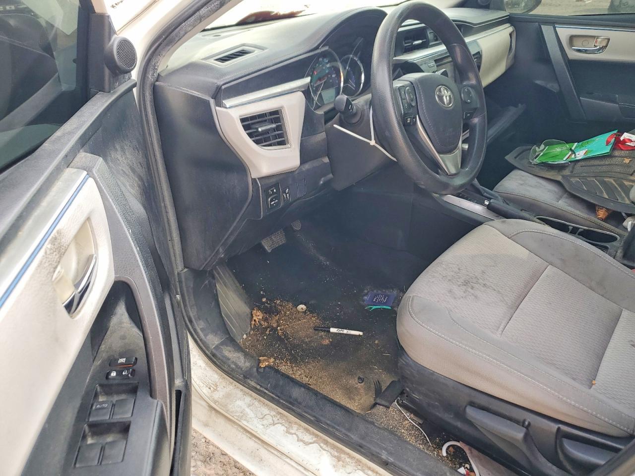 2015 TOYOTA COROLLA
