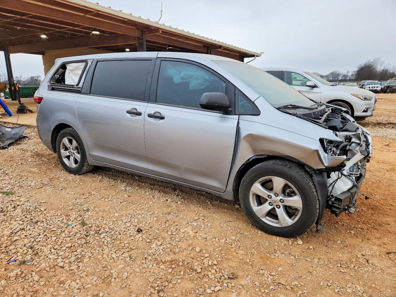 2016 TOYOTA SIENNA