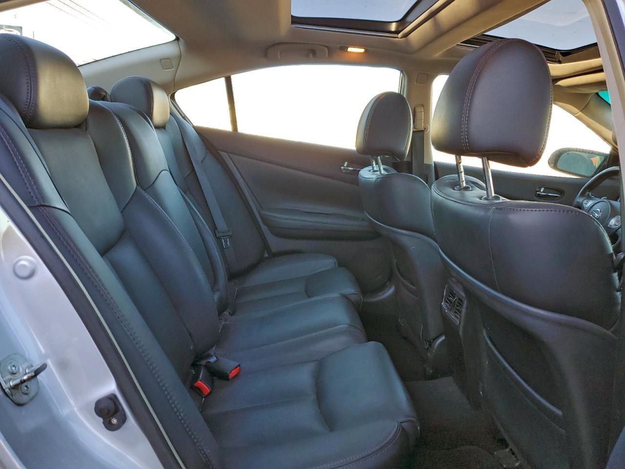 2011 NISSAN Maxima