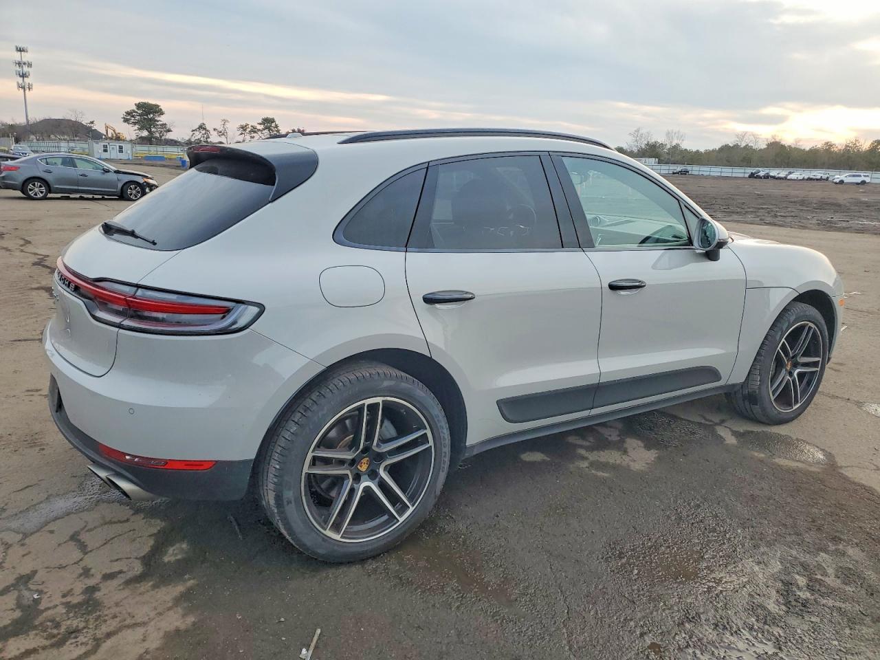 2021 PORSCHE Macan